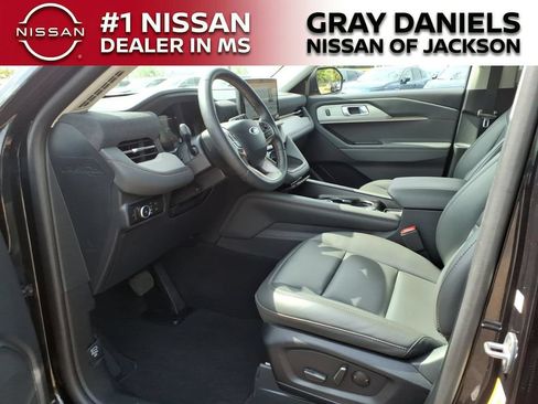 Used 2025 Ford Explorer Active w/ Active Comfort Package RWD image 24