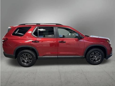 Certified 2025 Honda Pilot TrailSport image 7