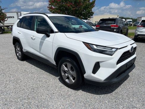 Used 2023 Toyota RAV4 LE AWD/4WD image 4