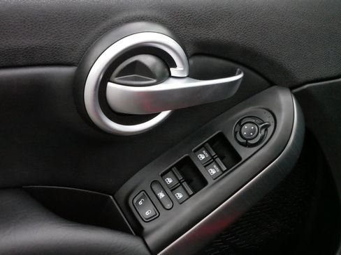 Used 2018 FIAT 500X Trekking w/ Cold Weather Package image 19