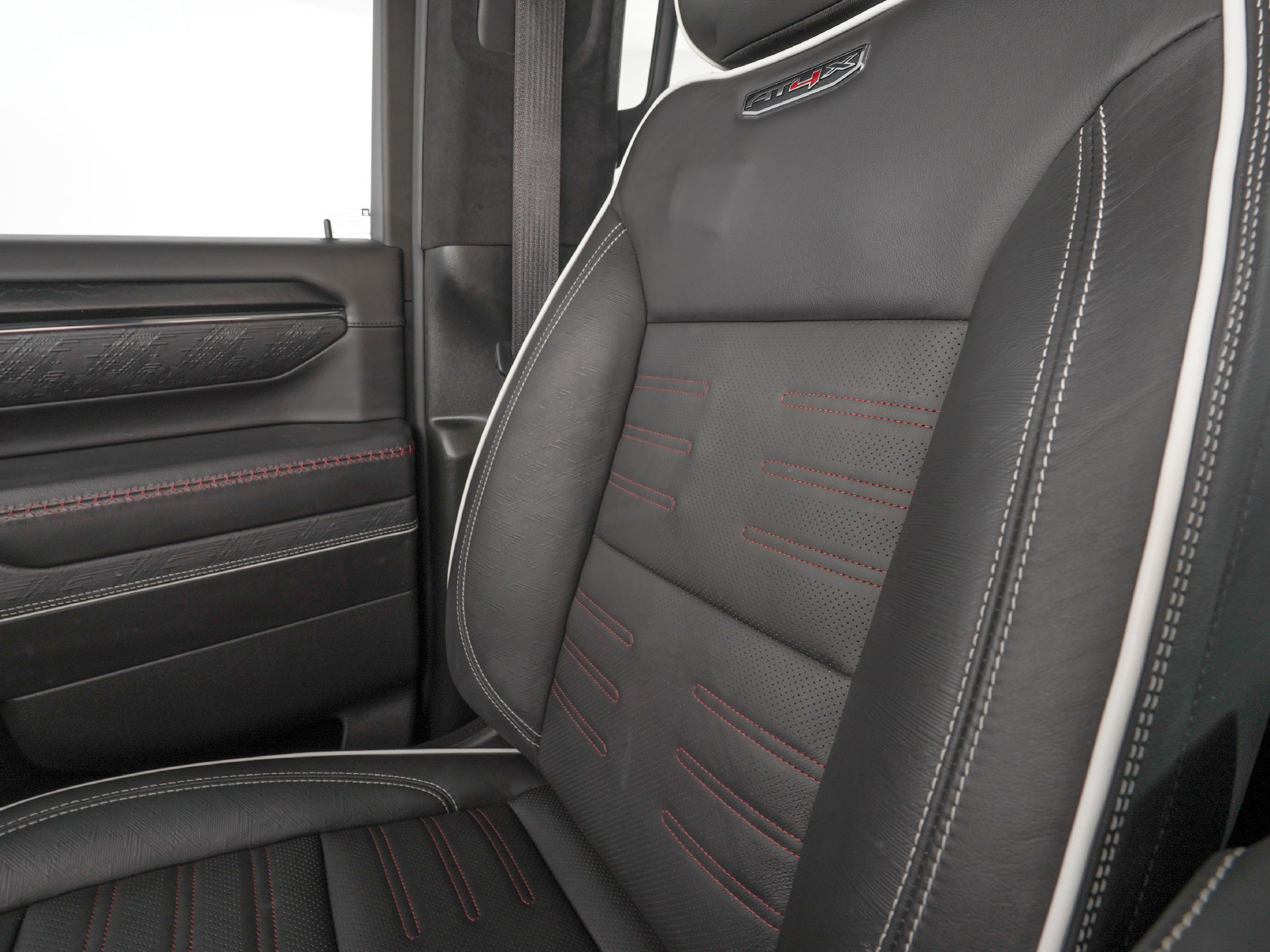 Used 2024 GMC Sierra 2500 AT4X AWD/4WD image 31