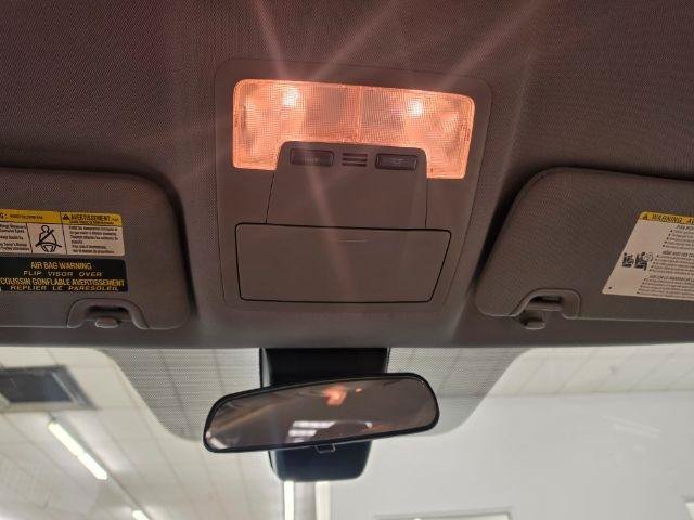 Used 2018 Toyota Highlander LE w/ Carpet Mat Package (TMS) FWD image 25
