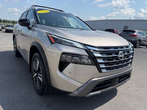 Used 2025 Nissan Rogue SL FWD image 37
