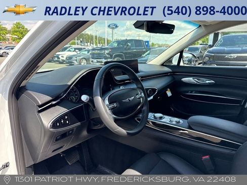 Used 2025 Genesis GV70 2.5T AWD/4WD image 4
