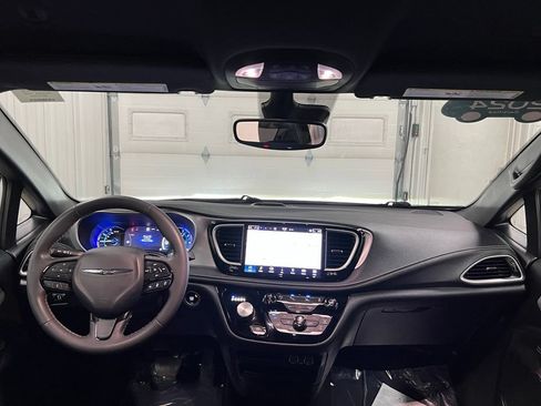 Used 2024 Chrysler Pacifica Limited FWD image 43