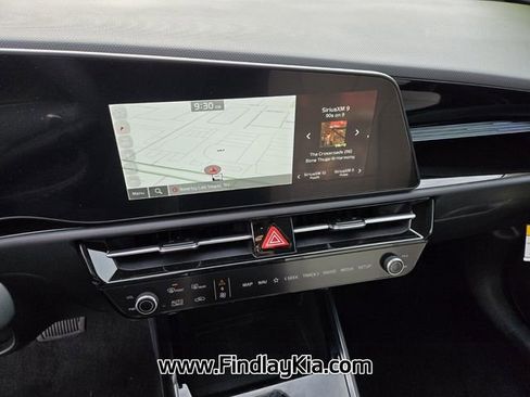 Certified 2025 Kia Niro SX image 26