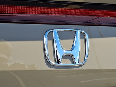 Used 2025 Honda Civic Sport image 31