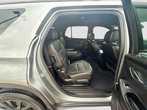 Used 2023 Chevrolet Traverse RS FWD image 28