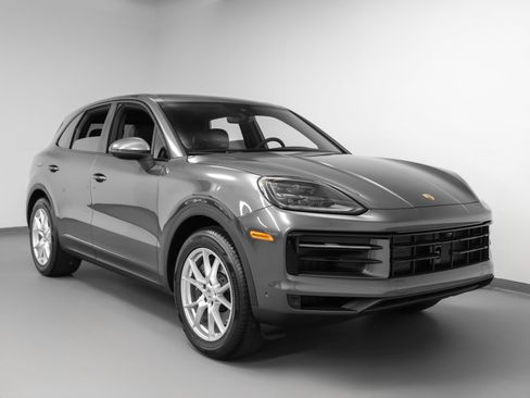 Certified 2025 Porsche Cayenne image 10
