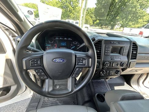 Used 2018 Ford F550 4x4 Crew Cab Super Duty w/ Power Equipment Group image 13