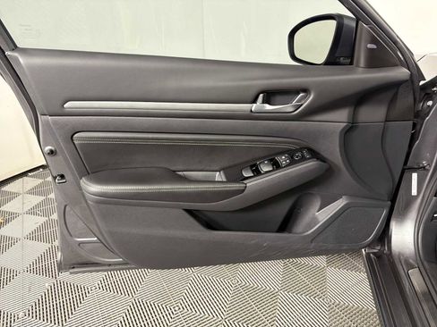 Used 2023 Nissan Altima 2.5 SL image 8