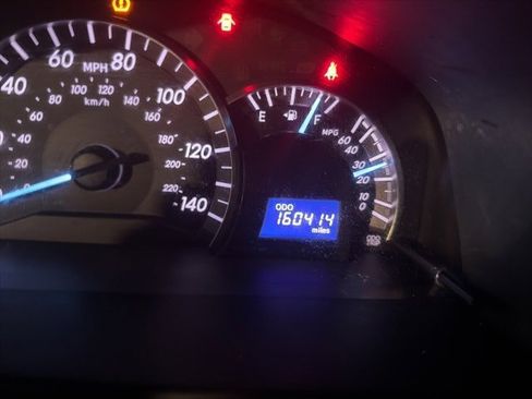 Used 2012 Toyota Camry SE image 14