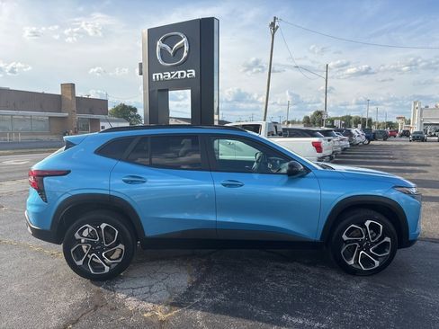 Used 2025 Chevrolet Trax RS image 7