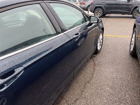 Used 2020 Ford Fusion SE image 16