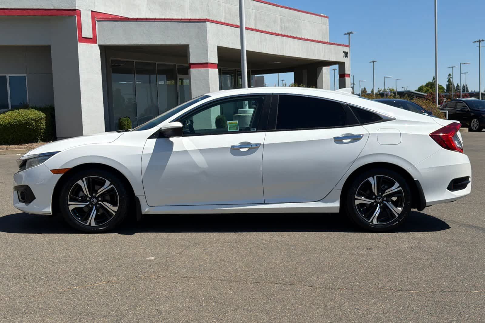 Used 2017 Honda Civic Touring image 9
