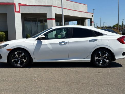 Used 2017 Honda Civic Touring image 9
