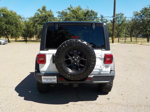Used 2025 Jeep Wrangler Sport AWD/4WD image 4