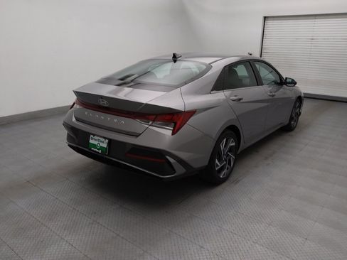 Used 2025 Hyundai Elantra SEL FWD image 9