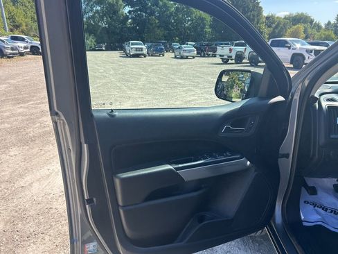Used 2022 Chevrolet Colorado LT w/ Safety Package image 12