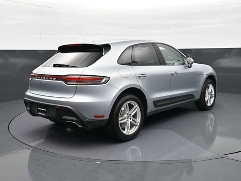 Certified 2025 Porsche Macan AWD/4WD image 24
