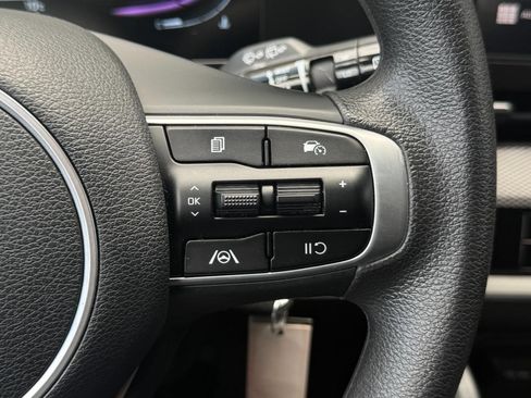 Used 2025 Kia Sportage LX image 31