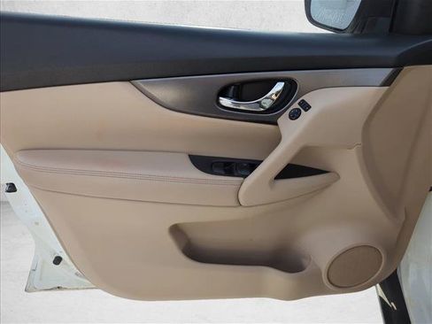 Used 2016 Nissan Rogue SV FWD image 10