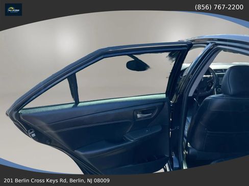 Used 2017 Toyota Camry XSE image 8