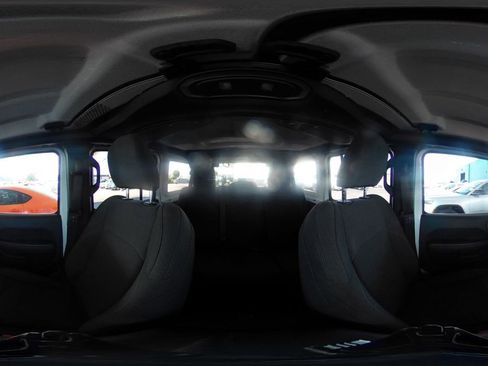 Used 2025 Jeep Wrangler Sahara image 41