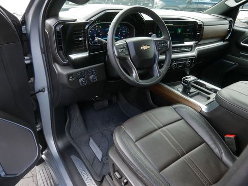 Used 2025 Chevrolet Silverado 1500 High Country w/ High Country Premium Package AWD/4WD image 15