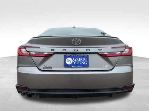 Used 2025 Toyota Camry SE image 5
