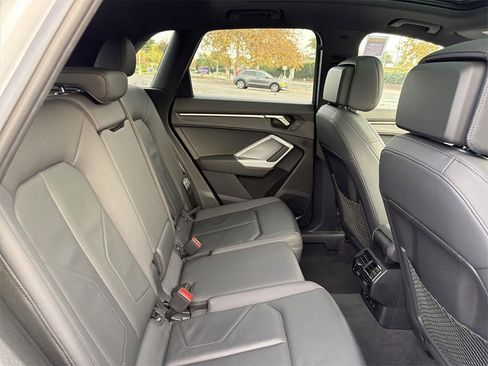 Used 2024 Audi Q3 2.0T Premium image 29