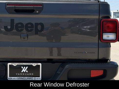 Used 2022 Jeep Gladiator Sport AWD/4WD image 9