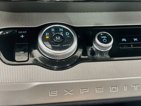 Used 2025 Ford Expedition Active AWD/4WD image 24