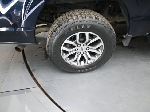 Used 2021 Ford F150 Lariat w/ Tow Technology Package image 11