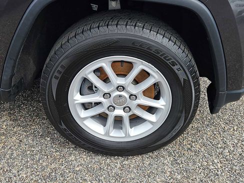 Used 2020 Jeep Grand Cherokee Laredo image 11