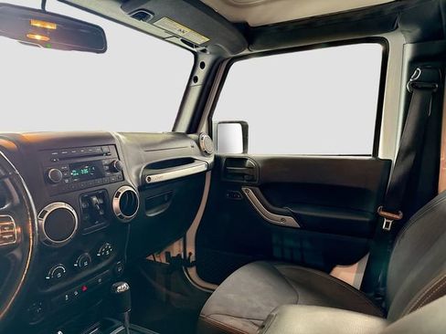 Used 2016 Jeep Wrangler Unlimited Rubicon image 21