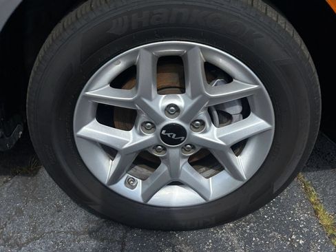 Used 2025 Kia Soul LX w/ LX Technology Package FWD image 28
