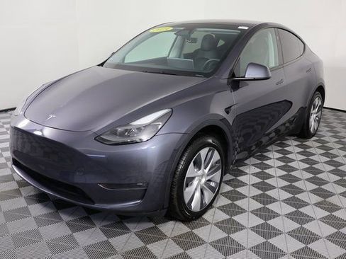 Used 2023 Tesla Model Y Long Range image 4