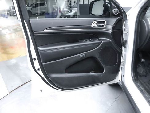 Used 2022 Jeep Grand Cherokee Limited image 19