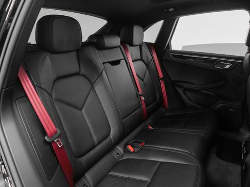 Used 2025 Porsche Macan image 21