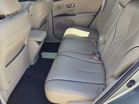 Used 2011 Toyota Venza AWD w/ Comfort Pkg image 5