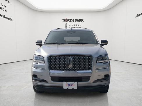 Used 2024 Lincoln Navigator Reserve AWD/4WD image 8