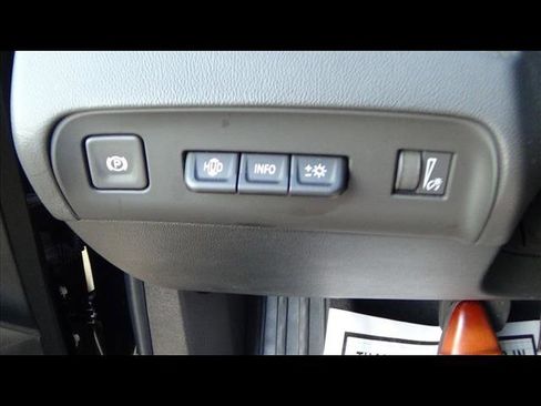 Used 2024 Buick Enclave Premium image 23