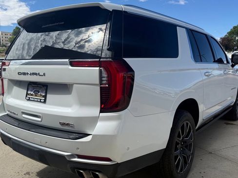 Used 2025 GMC Yukon XL Denali w/ Sun & Power Step Package AWD/4WD image 3
