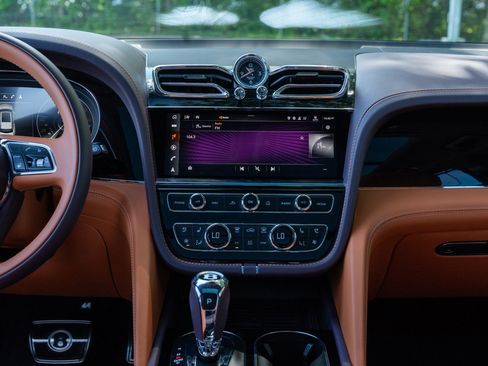 Used 2023 Bentley Bentayga AWD/4WD image 25