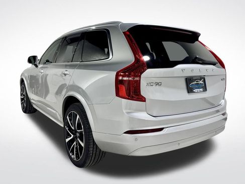 Used 2022 Volvo XC90 T6 Momentum w/ Advanced Package image 8
