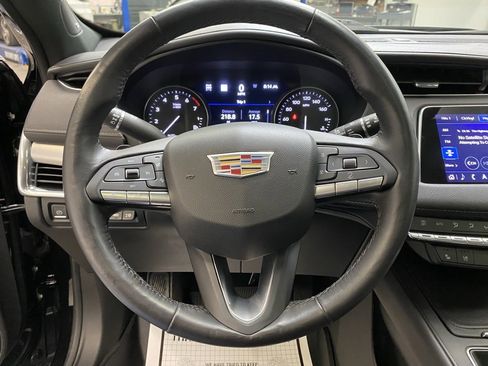 Used 2021 Cadillac XT4 Premium Luxury image 26