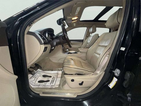 Used 2018 Jeep Grand Cherokee Overland image 15