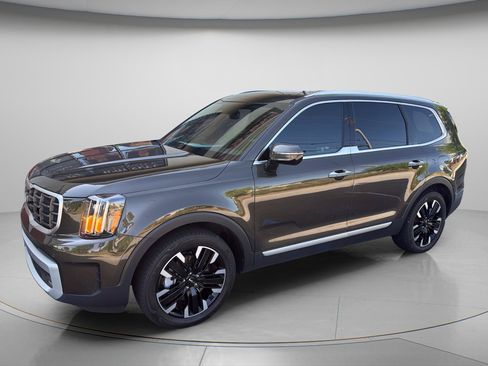 Used 2024 Kia Telluride SX FWD image 3
