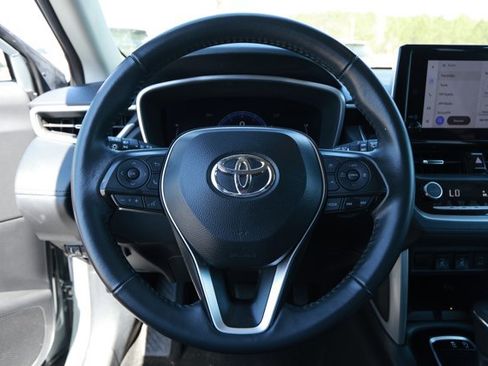 Used 2024 Toyota Corolla Cross XLE image 11